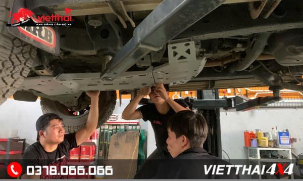 Nâng Cấp Giáp Gầm Xe Bán Tải Tại Việt Thái 4x4 – Bảo Vệ Tối Ưu Cho Chuyến Phiêu Lưu Của Bạn 3 vi-sao-nen-nanbg-cap-giap-gam-cho-xe-ban-tai