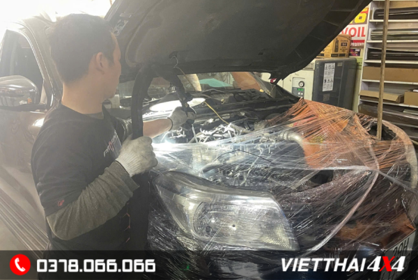 Vệ Sinh Buồng Đốt, Họng Nạp Bằng Công Nghệ Bắn Đá Khô CO2 – Giải Pháp Làm Sạch Hiện Đại, An Toàn Cho Động Cơ 7 ve-sinh-buong-dot-bang-ban-da-co2